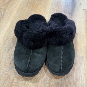 Cozy Black Fur-Lined Slippers